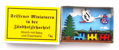 Seiffener Miniaturen in der Zündholzschachtel - Zündholzschachtel Storch mit Baby und Eisenbahn