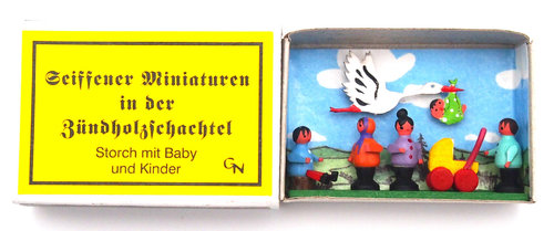 Seiffener Miniaturen in der Zündholzschachtel - Zündholzschachtel Storch mit Baby und Kindern